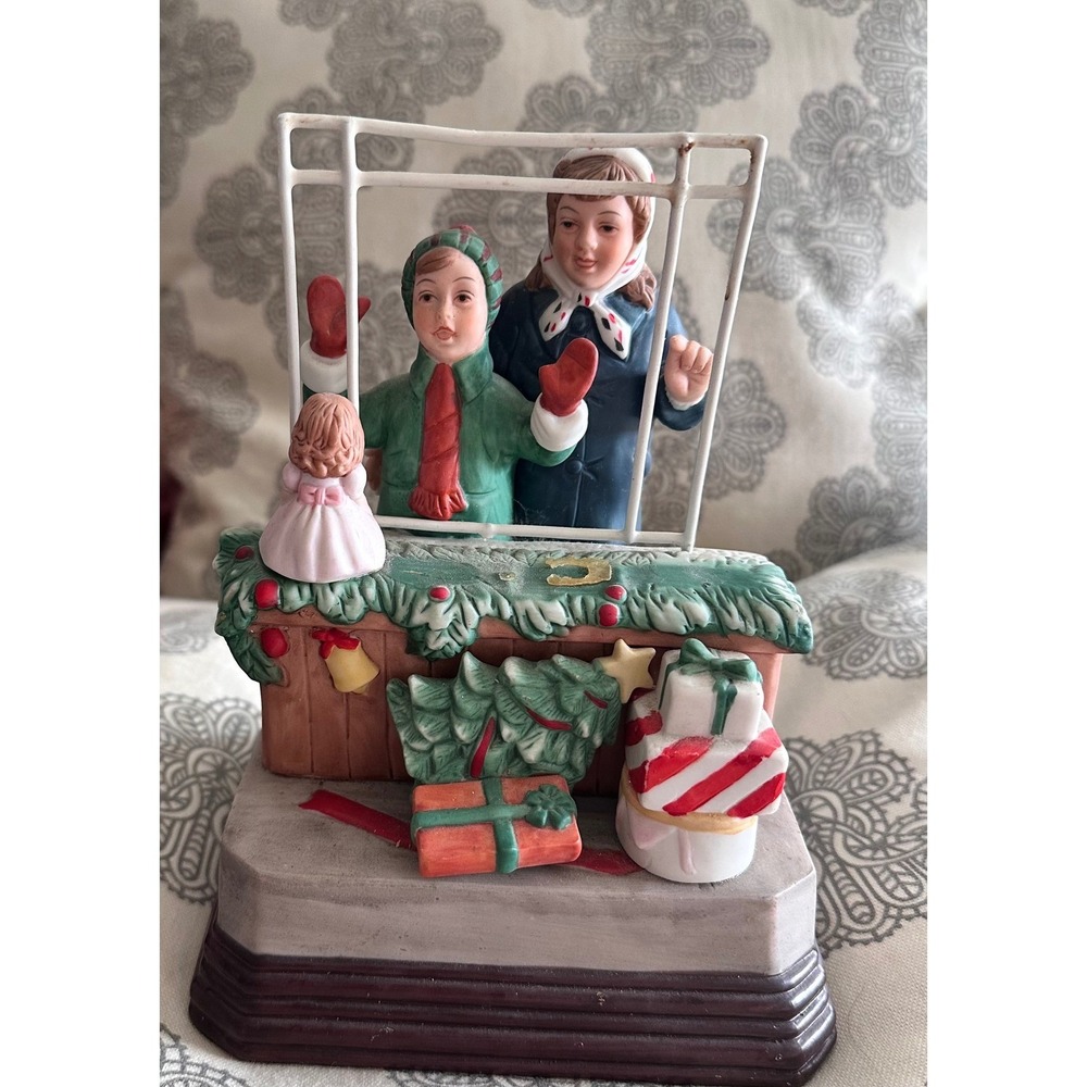 TOYLAND Norman Rockwell Inspired Christmas Carolers Music Box Plays Tune